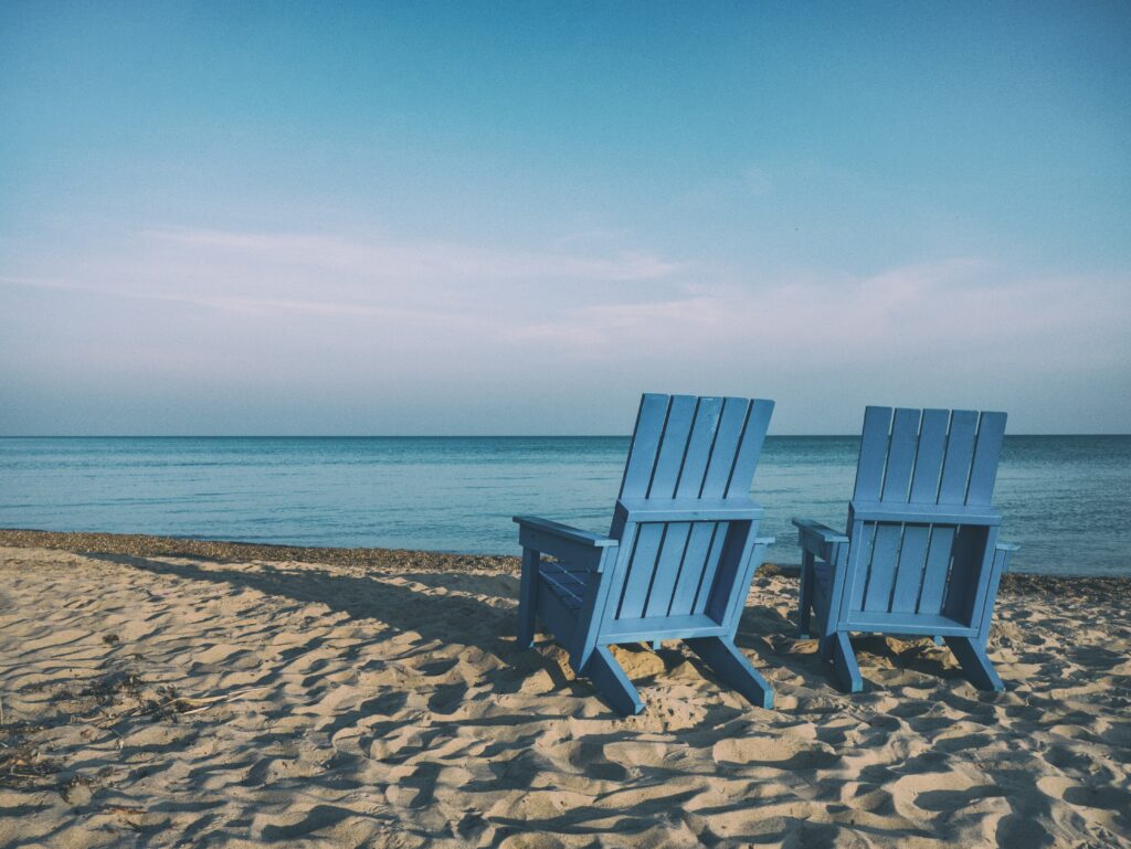 Telehealth for Florida.  Online Counseling for Florida.  Kelly Saylor Christian counselor.  Marriage and Mental health Counselor. Setting at the beach.